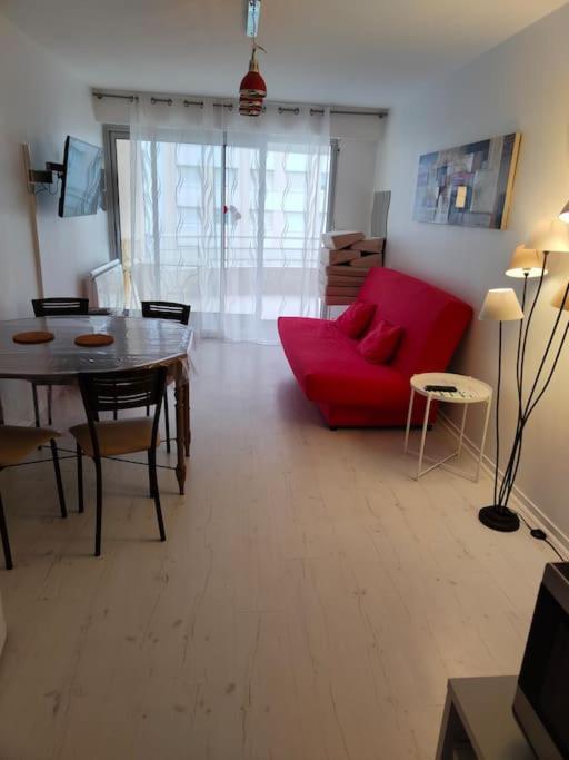 Appartement 2 Pieces Avec Une Grande Terrasse, 3 Etoiles, Wifi, Box Pour Vehicule Et Velos Les Sables-d'Olonne Luaran gambar