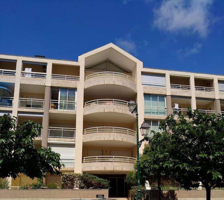 Appartement 2 Pieces Avec Une Grande Terrasse, 3 Etoiles, Wifi, Box Pour Vehicule Et Velos Les Sables-d'Olonne Luaran gambar
