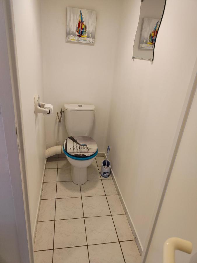 Appartement 2 Pieces Avec Une Grande Terrasse, 3 Etoiles, Wifi, Box Pour Vehicule Et Velos Les Sables-d'Olonne Luaran gambar