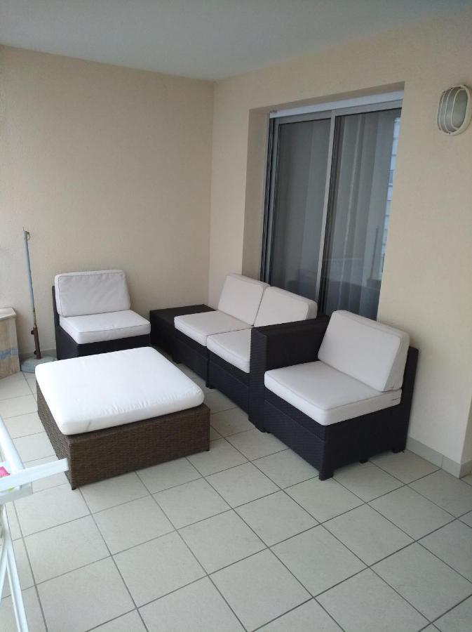 Appartement 2 Pieces Avec Une Grande Terrasse, 3 Etoiles, Wifi, Box Pour Vehicule Et Velos Les Sables-d'Olonne Luaran gambar
