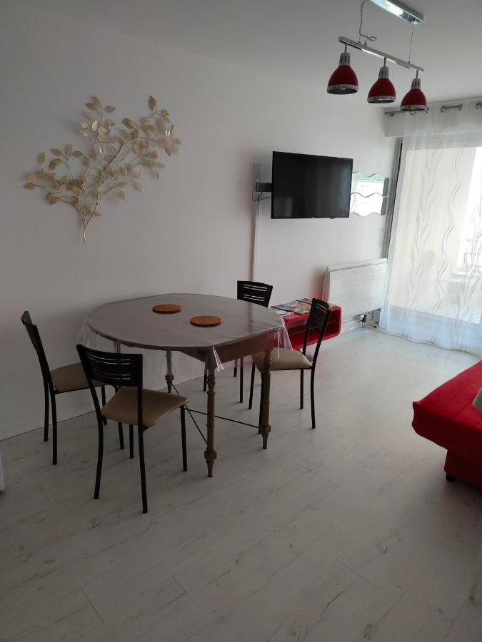Appartement 2 Pieces Avec Une Grande Terrasse, 3 Etoiles, Wifi, Box Pour Vehicule Et Velos Les Sables-d'Olonne Luaran gambar