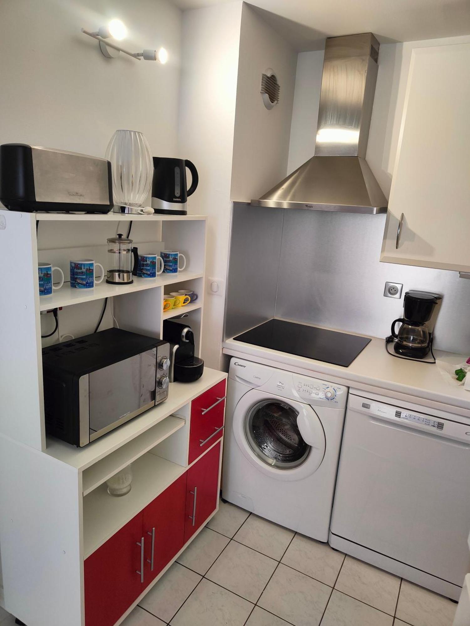 Appartement 2 Pieces Avec Une Grande Terrasse, 3 Etoiles, Wifi, Box Pour Vehicule Et Velos Les Sables-d'Olonne Luaran gambar