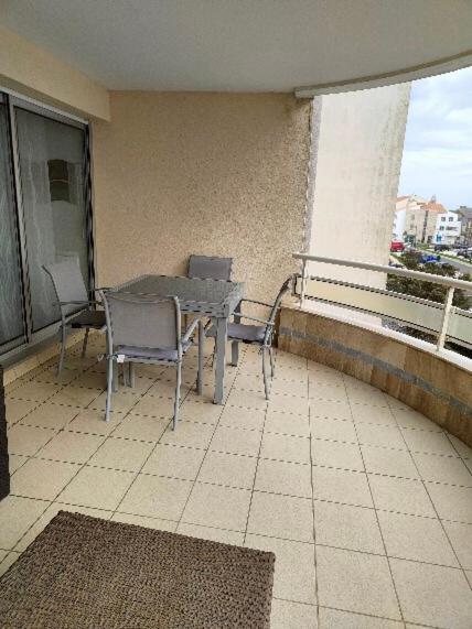Appartement 2 Pieces Avec Une Grande Terrasse, 3 Etoiles, Wifi, Box Pour Vehicule Et Velos Les Sables-d'Olonne Luaran gambar